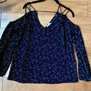 Long sleeve off-shoudler blouse